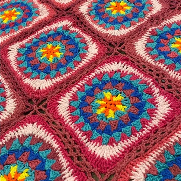Truly VINTAGE crochet throw blanket colorful pink blue yellow 53 x 64 - Picture 3 of 14